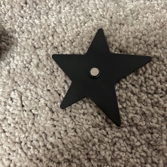 Demdaco red metal bin with 6 magnets(basketball, soccer ball/shoe, net, 2 stars) - Picture 8 of 8